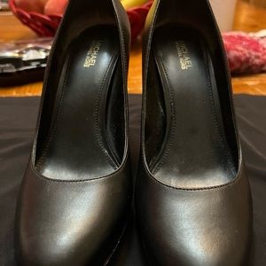 Black Micheal Kors pumps